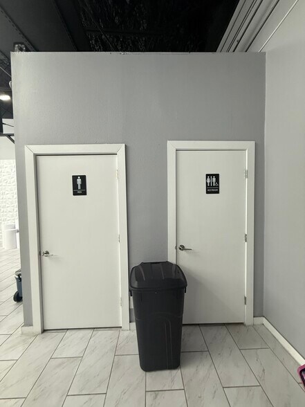 More Photos Of 2715 E Del Mar Blvd, Laredo General Retail For Sale