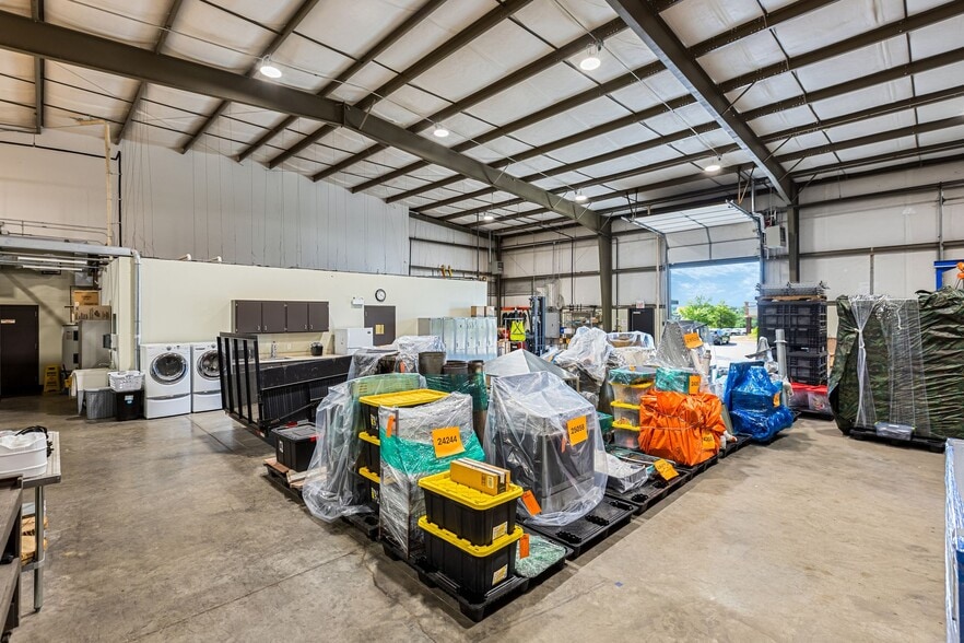 More Photos Of 533 Myatt Dr, Madison Showroom For Sale