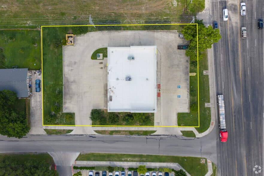 More Photos Of 1499 E Court St, Seguin Storefront For Lease