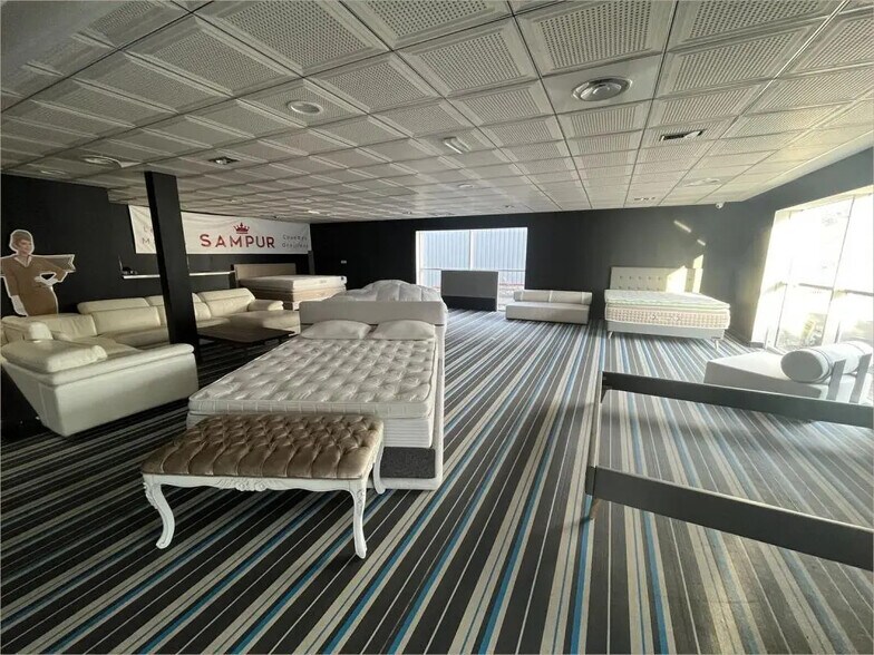 More Photos Of 19 Impasse De Castelviel, Rouffiac-Tolosan Flex For Lease