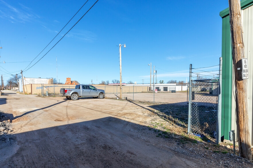 More Photos Of 701 S Avenue F, Haskell Hotel For Sale