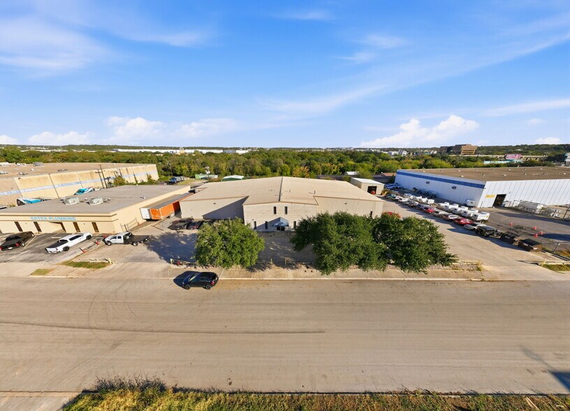 More Photos Of 315 N Park Dr, San Antonio Warehouse For Sale