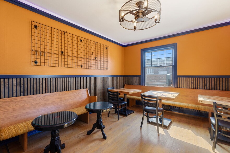 More Photos Of 883 SW Church St, Dallas Restaurant For Sale