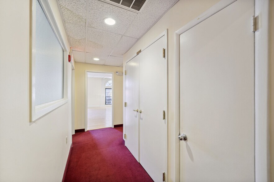 More Photos Of 3520 Connecticut Ave NW, Washington Office For Lease