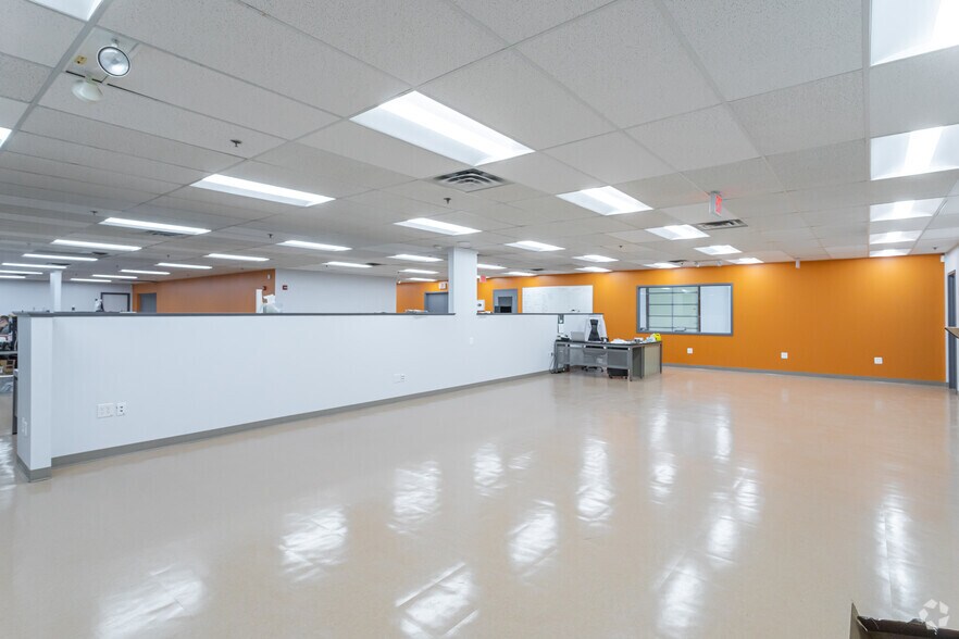 More Photos Of 1 Ivybrook Blvd, Warminster Township Light Distribution For Lease