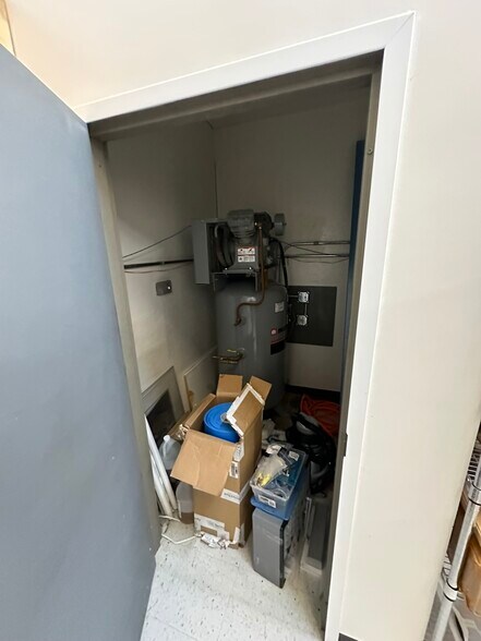 More Photos Of 1250 Rochester St, Lima Light Manufacturing For Lease