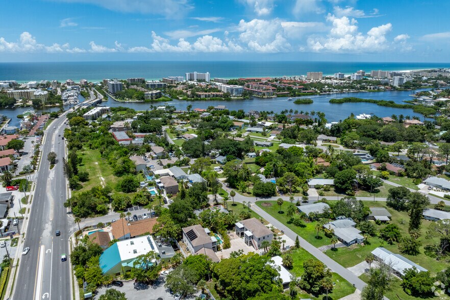 More Photos Of 1700-1704 Redwood St, Sarasota Apartments For Sale