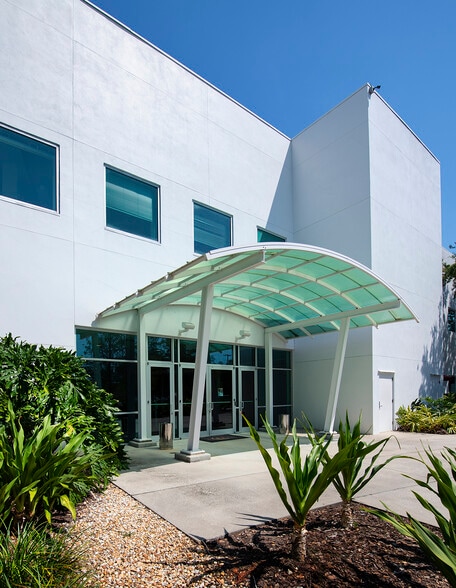 More Photos Of 5701 E Hillsborough Ave, Tampa Office For Lease