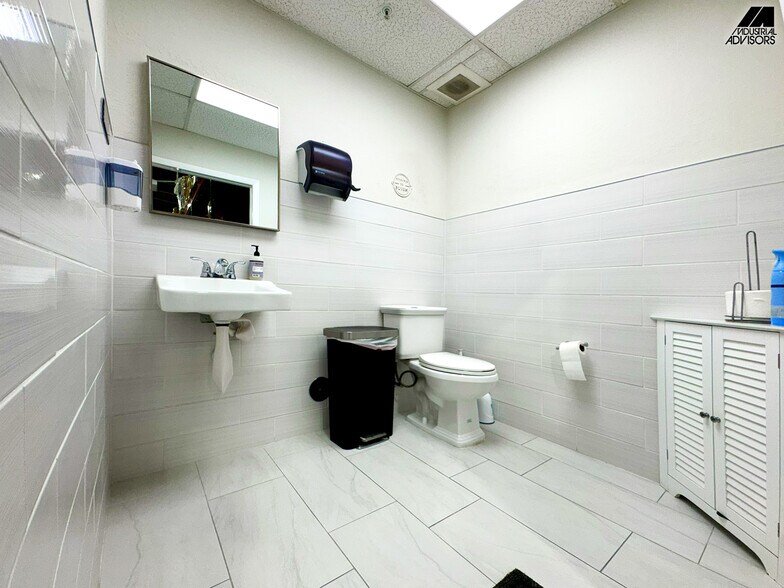 More Photos Of 11379-11399 NW 122nd St, Medley Warehouse For Sale