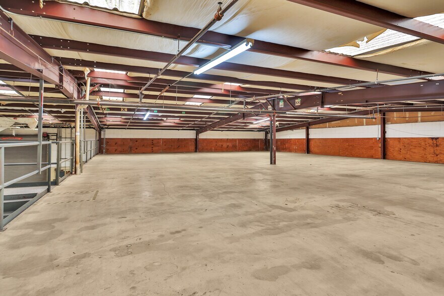 More Photos Of 1207 N Fm 3083 Rd, Conroe Distribution For Lease