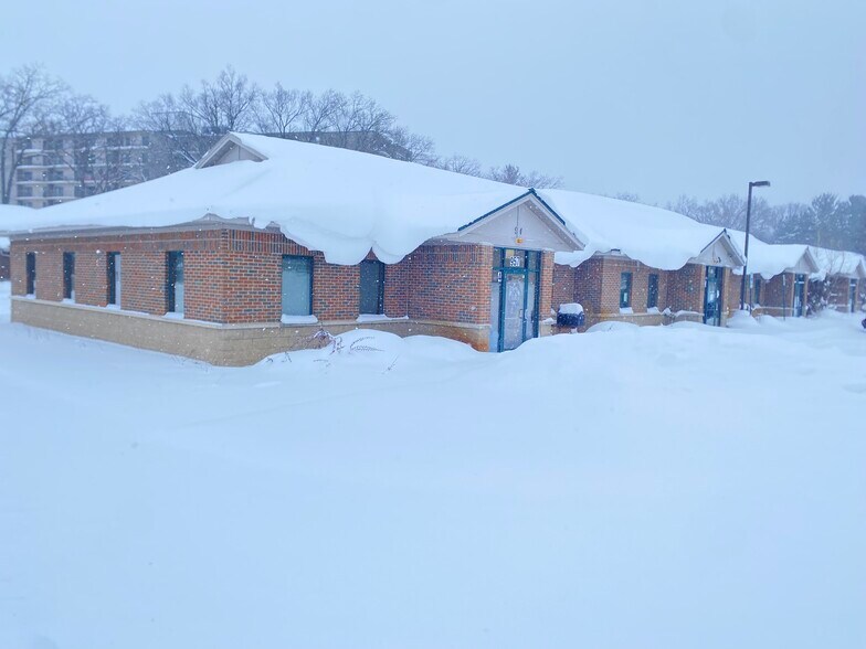 More Photos Of 957 Brookhaven Ct, Muskegon Office For Sale