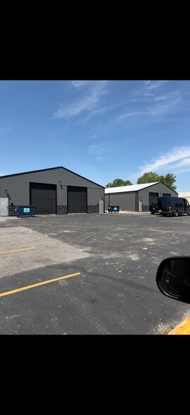 More Photos Of 15526 S Wentworth St, South Holland Warehouse For Lease