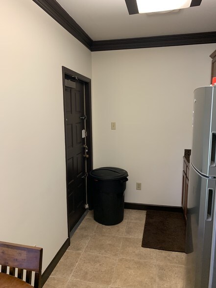 More Photos Of 4727-4729 Spottswood Ave, Memphis Office For Lease