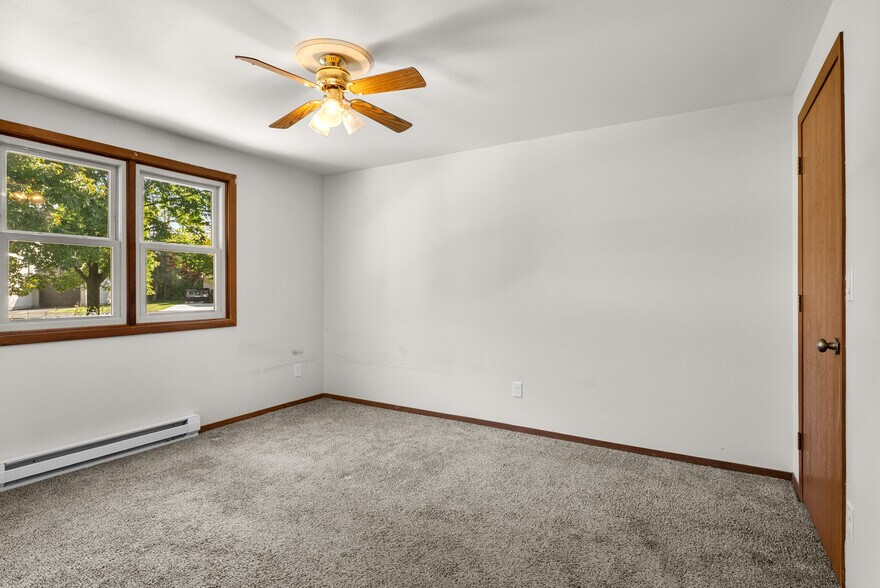 More Photos Of 910 E Cedar Ave, Manitowoc Apartments For Sale