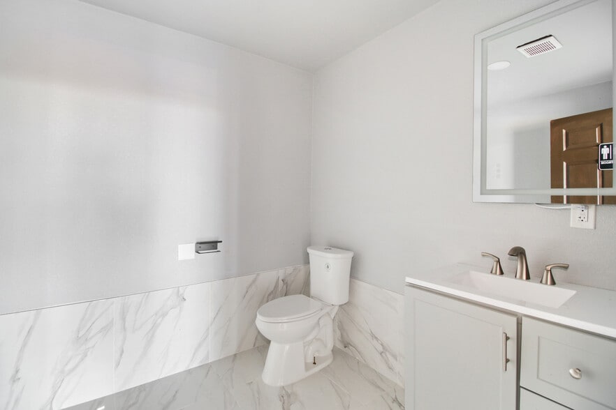 More Photos Of 4554 Auburn Blvd, Sacramento Auto Dealership For Sale