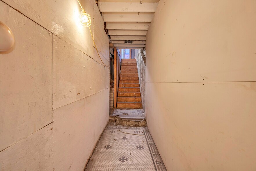 More Photos Of 6 N Saginaw St, Pontiac Storefront Retail Residential For Sale