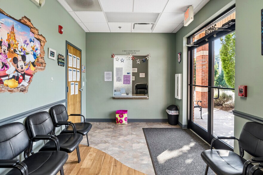 More Photos Of 26208 Lee Hwy, Abingdon Medical For Lease