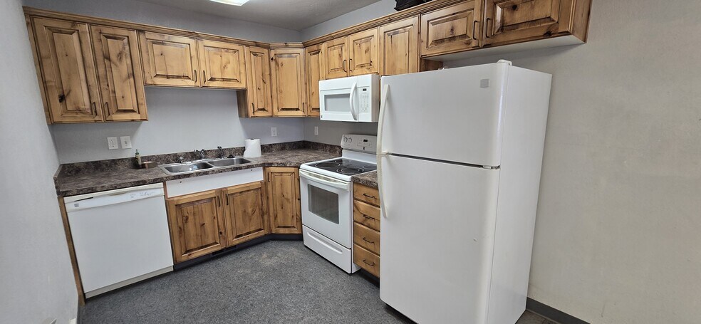 More Photos Of 10468 1st St SW, Killdeer Service For Lease