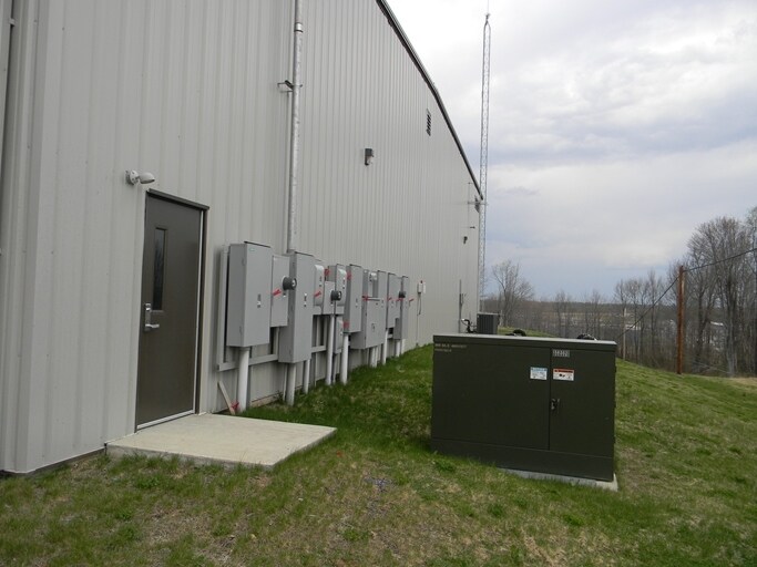 More Photos Of 212 Airport Rd, Lewis Run Warehouse For Lease