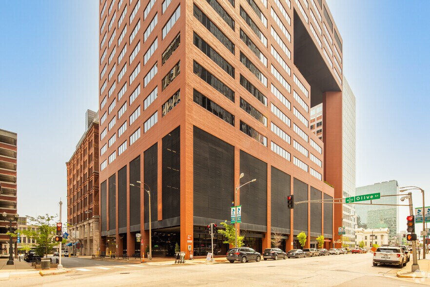 More Photos Of 200 N Broadway, Saint Louis Office For Lease