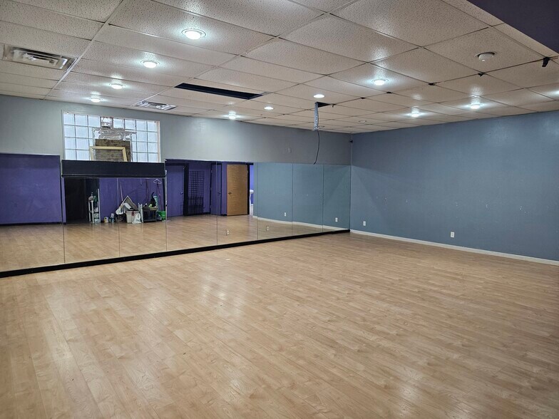 More Photos Of 220 Ashland St S, Cambridge Storefront Retail Office For Lease