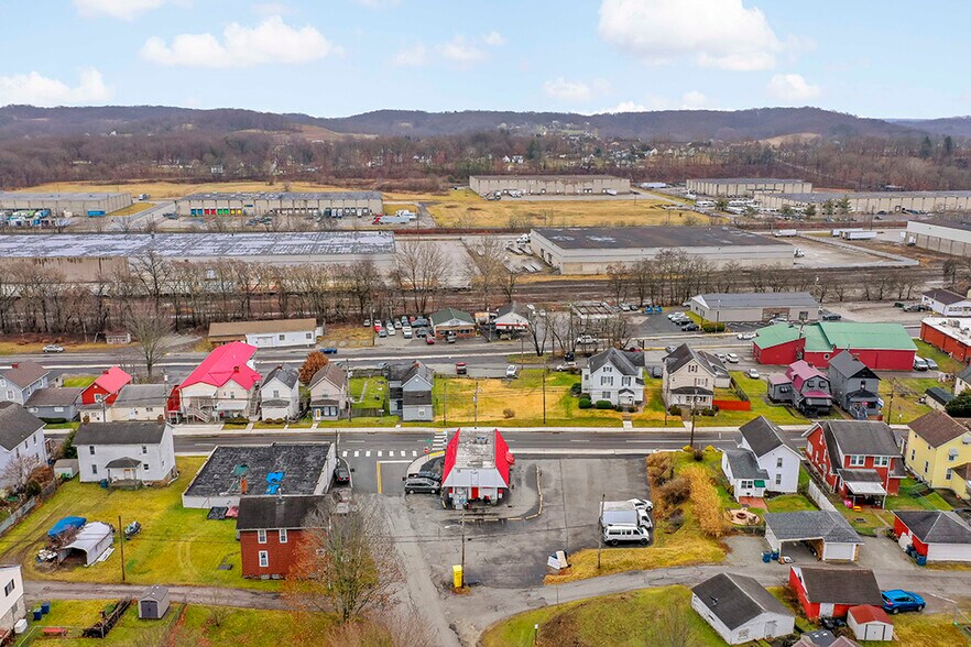 More Photos Of 321 N 4th St, Youngwood Freestanding For Sale