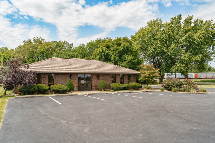 More Photos Of 4917 Maryville Rd, Granite City Medical For Sale