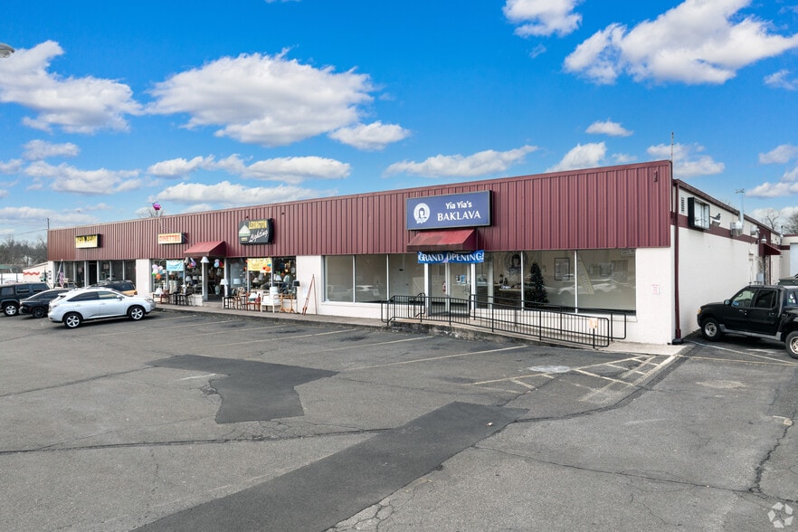 More Photos Of 252 Bethlehem Pike, Colmar Showroom For Lease