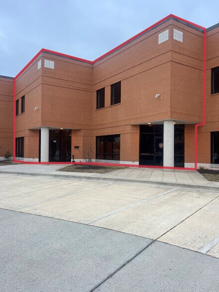 More Photos Of 7806 Braygreen Rd, Laurel Light Distribution For Lease