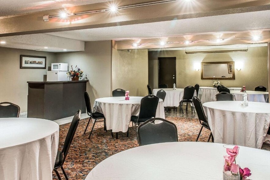 More Photos Of 30375 Plymouth Rd, Livonia Hotel For Lease