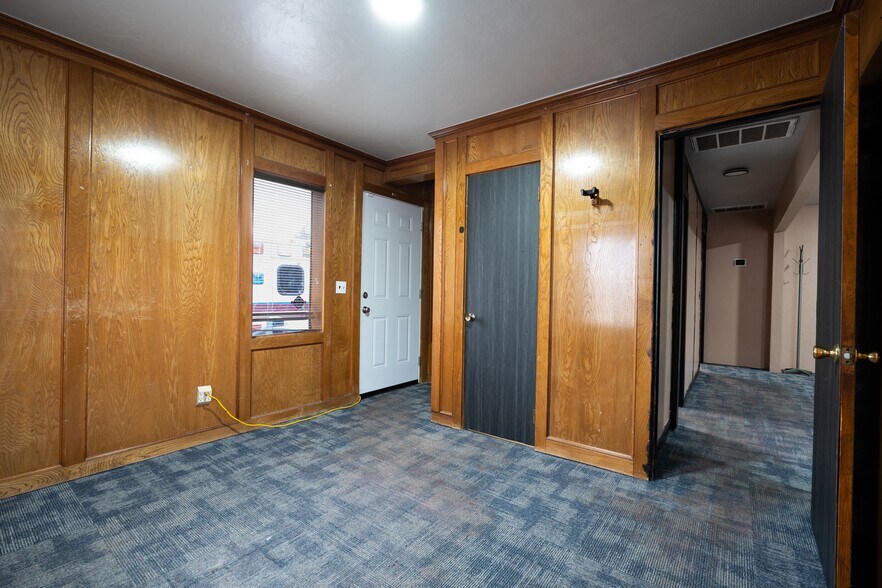 More Photos Of 3501 N Rockwell Ave, Bethany Office For Sale