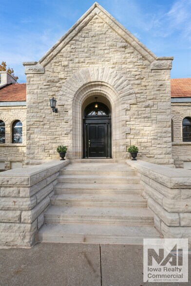 More Photos Of 100 E 1st St, Anamosa Specialty For Sale