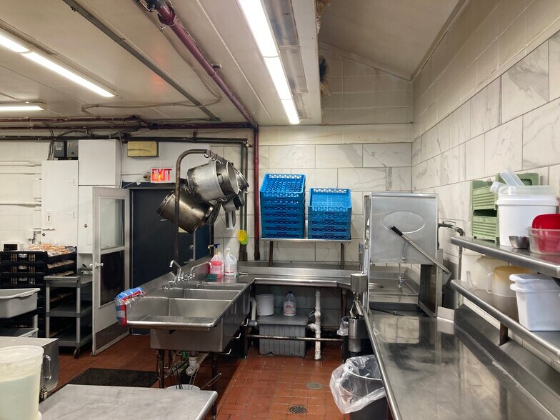 More Photos Of 403 Belknap St, Superior Restaurant For Sale