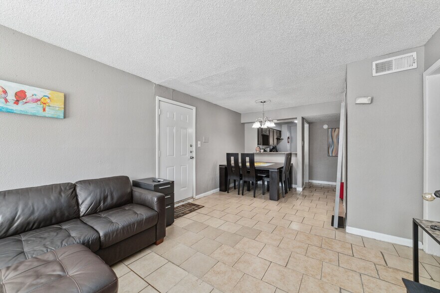 More Photos Of 8330 Carvel Ln, Houston Apartments For Sale
