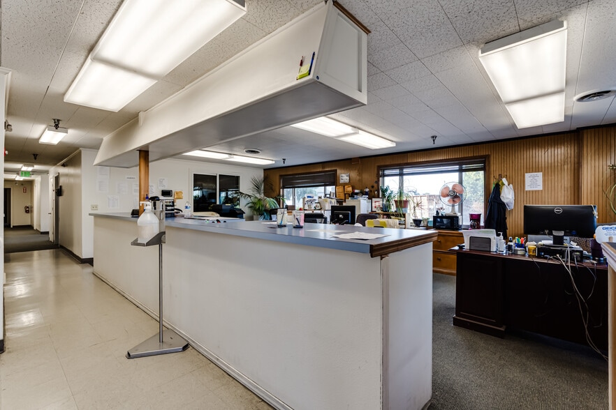 More Photos Of 135-145 N Cleveland St, Eugene Warehouse For Sale