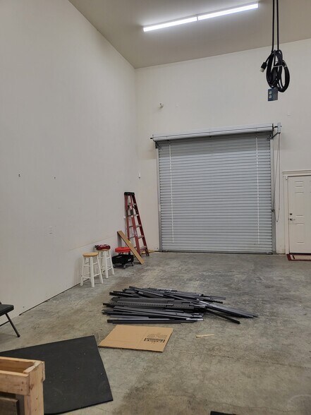 More Photos Of 13131 Mukilteo Speedway, Lynnwood Warehouse For Lease