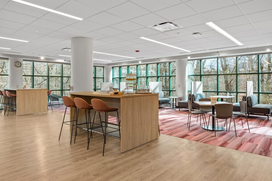 More Photos Of 1000 Northbrook Dr, Trevose Office For Sale