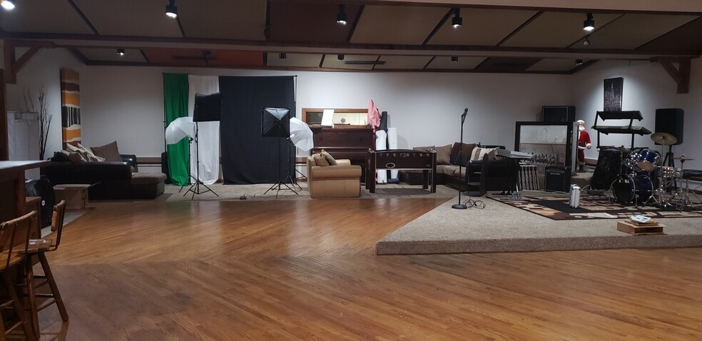 More Photos Of 105 Wood Ave, Bridgeport Light Manufacturing For Sale