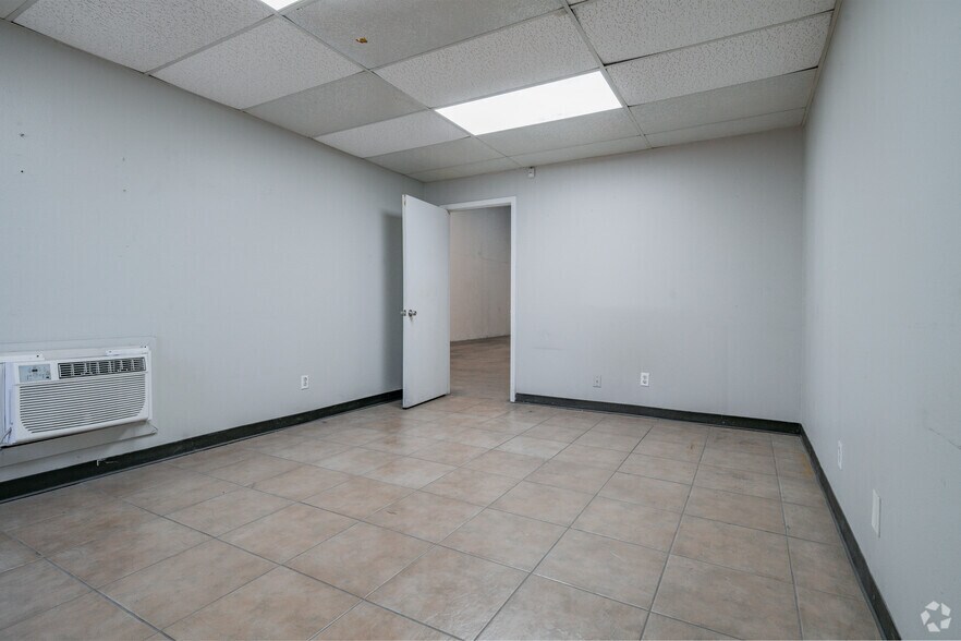 More Photos Of 5504-1 Bandera Rd, San Antonio Unknown For Lease