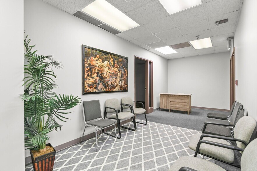 More Photos Of 206 S 6th St, Springfield Office For Sale