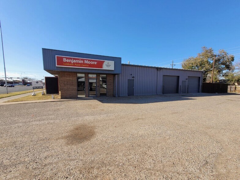 More Photos Of 2006 50th St, Lubbock Flex For Lease