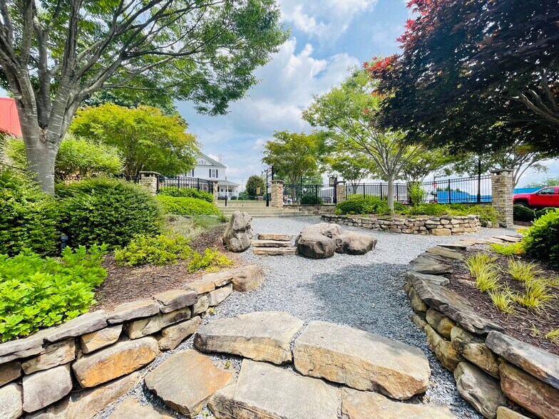 More Photos Of 140 E Crogan St, Lawrenceville General Retail For Sale