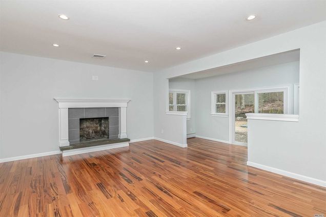 More Photos Of 57 Sheryl Cres, Smithtown Apartments For Sale