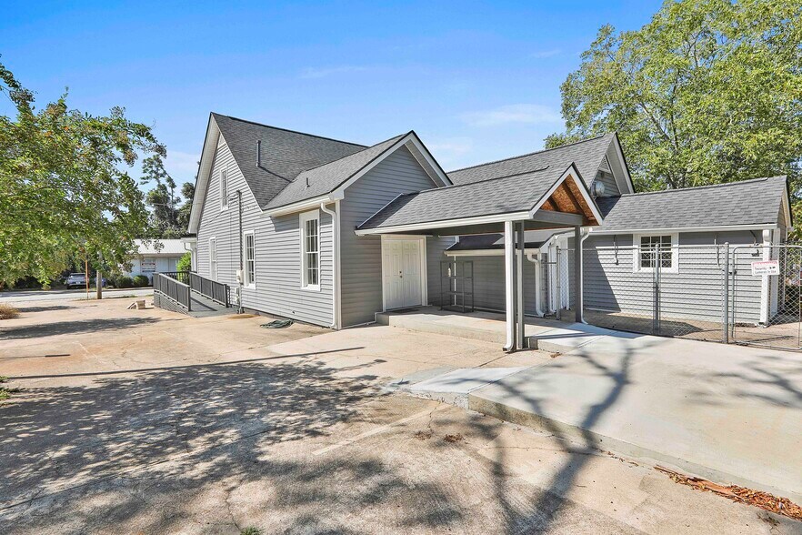 More Photos Of 8 Savannah St, Newnan Office For Lease