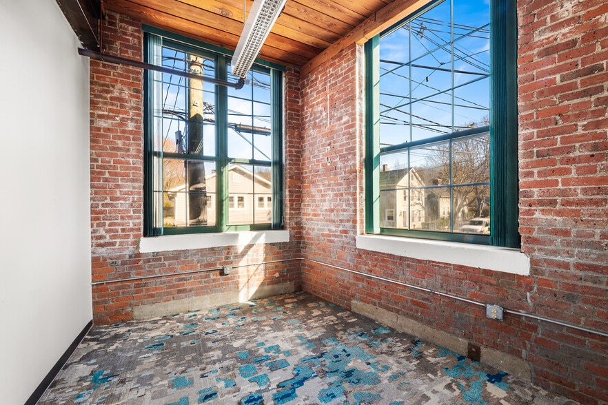 More Photos Of 11 Main St, Mystic Medical For Lease