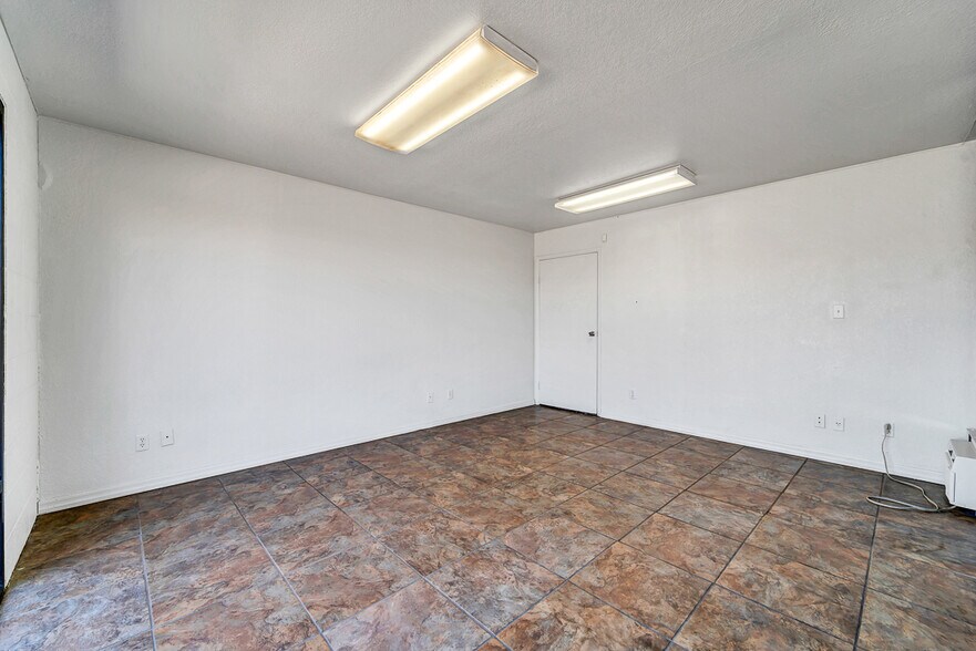 More Photos Of 7809 N 68th Ave, Glendale Warehouse For Sale