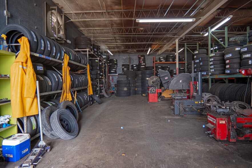 More Photos Of 5201 NW 36th Ave, Miami Light Manufacturing For Sale