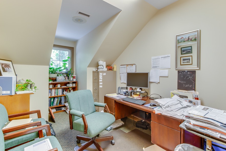 More Photos Of 135 Professional Park Dr, Seneca Healthcare For Lease