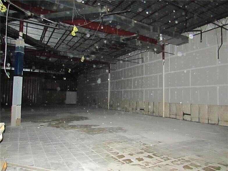 More Photos Of 7025 Clairton Rd, West Mifflin Flex For Lease