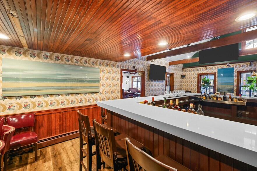 More Photos Of 488 South St, Hyannis Restaurant For Sale